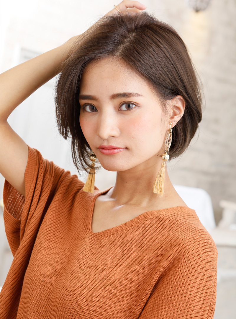 トップとサイドにボリュームを出したショートレイヤーボブ 小林 篤史 Minx 18秋冬ヘアカタログ Style 07